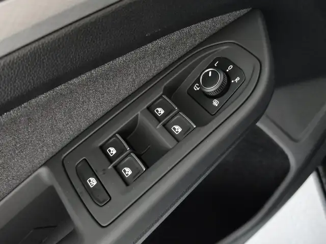 Volkswagen Golf view 12