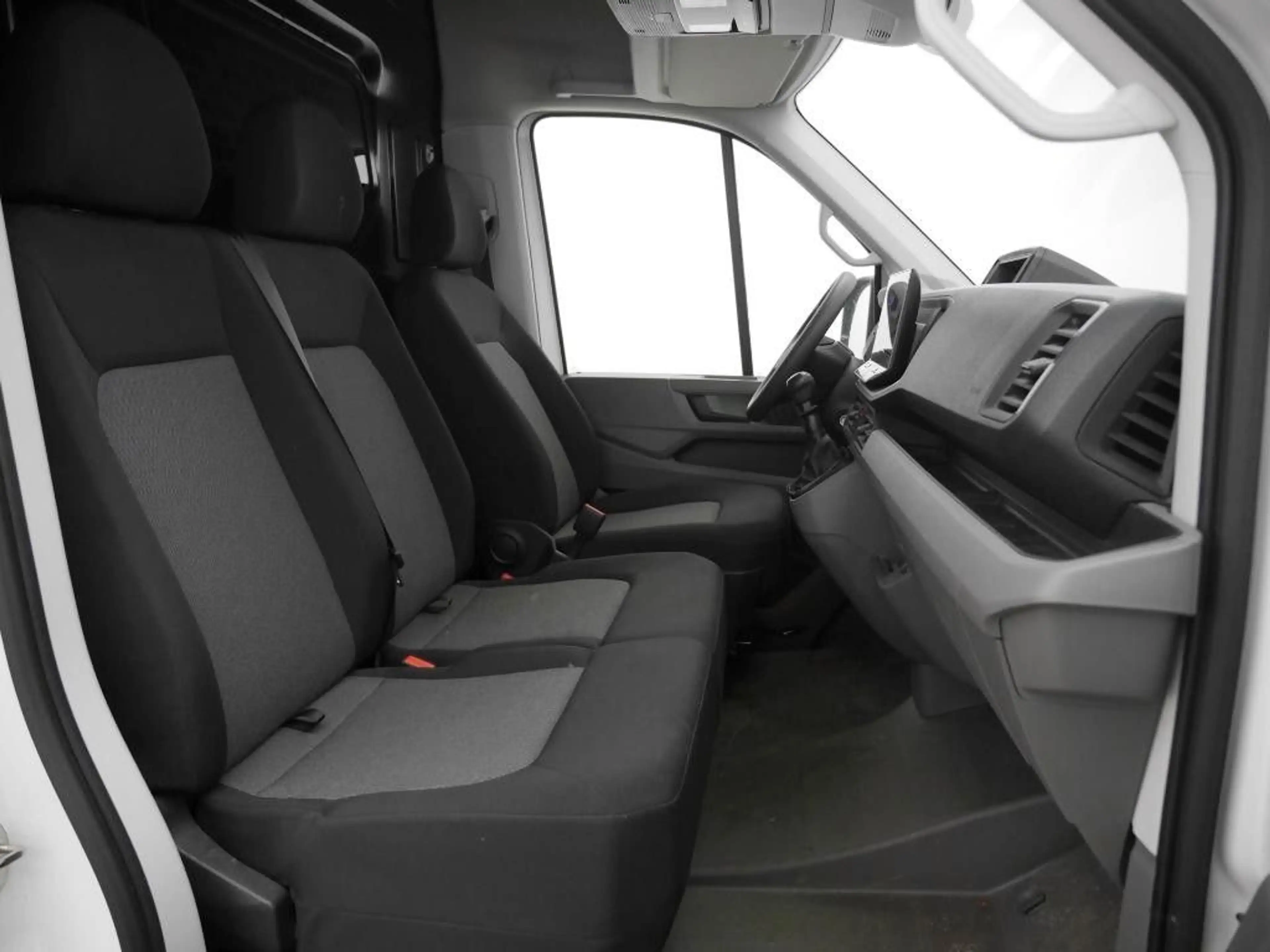Volkswagen Crafter Kasten 35 MR Hochdach FWD RFK Klimaanl. — photo 5