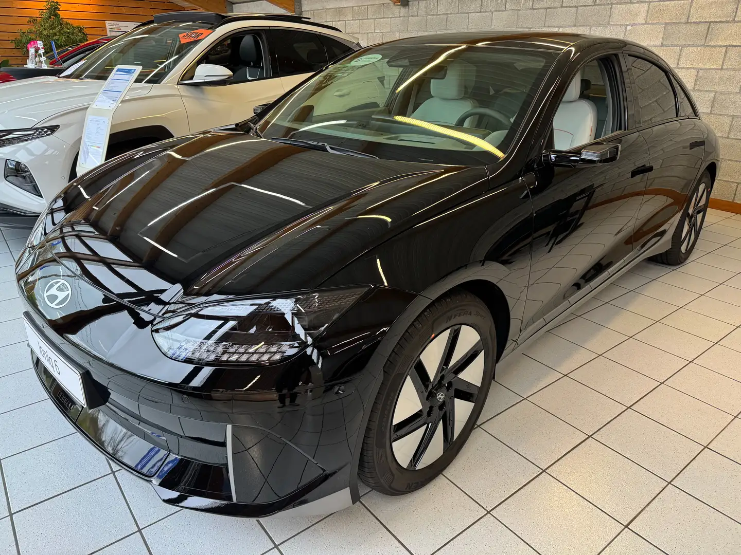Hyundai IONIQ 6 77.4 kWh Balance Vision 18" *NEUF*GARANTIE 5 ANS* Zwart - 1