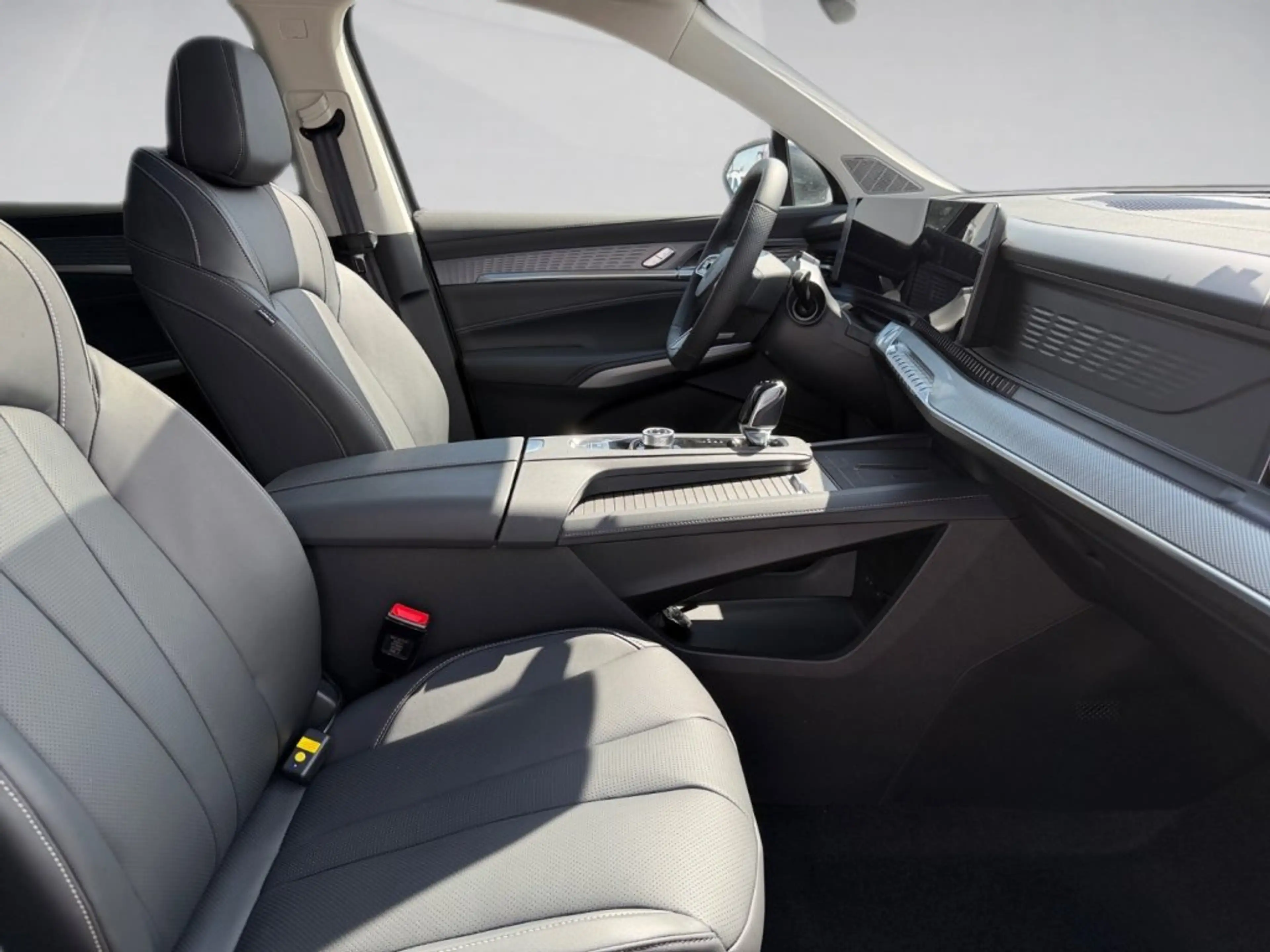 MG MGS9 Luxury PHEV — photo 13