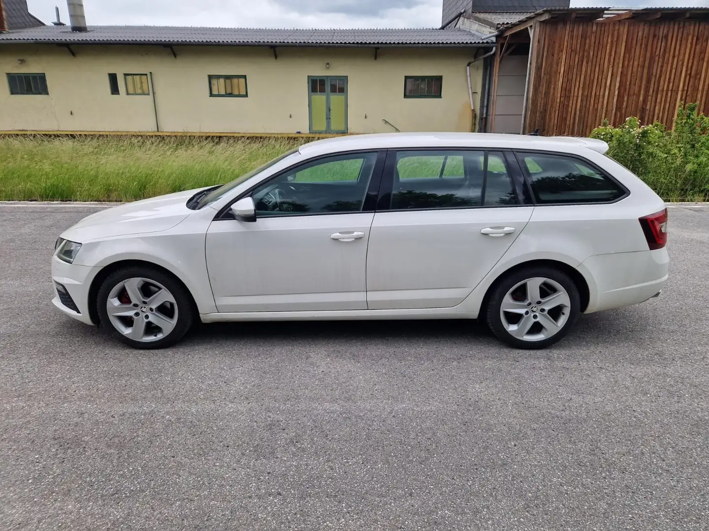 Skoda Octavia Octavia Combi RS 2,0 TDI RS Weiß - 1