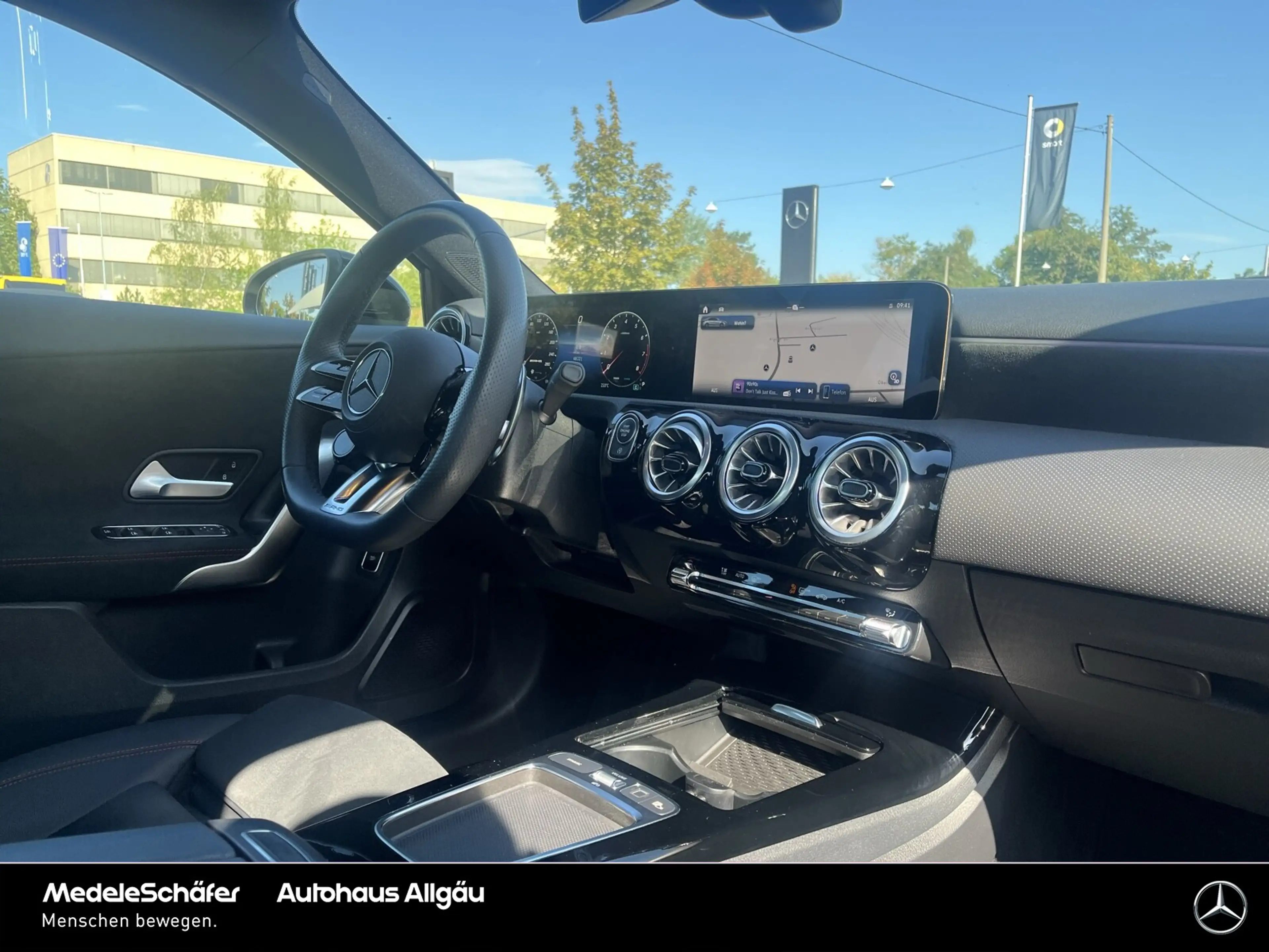 Mercedes-Benz A 35 AMG A 35 AMG 4M Limousine Fahr-Assi 360° Multibeam — photo 14