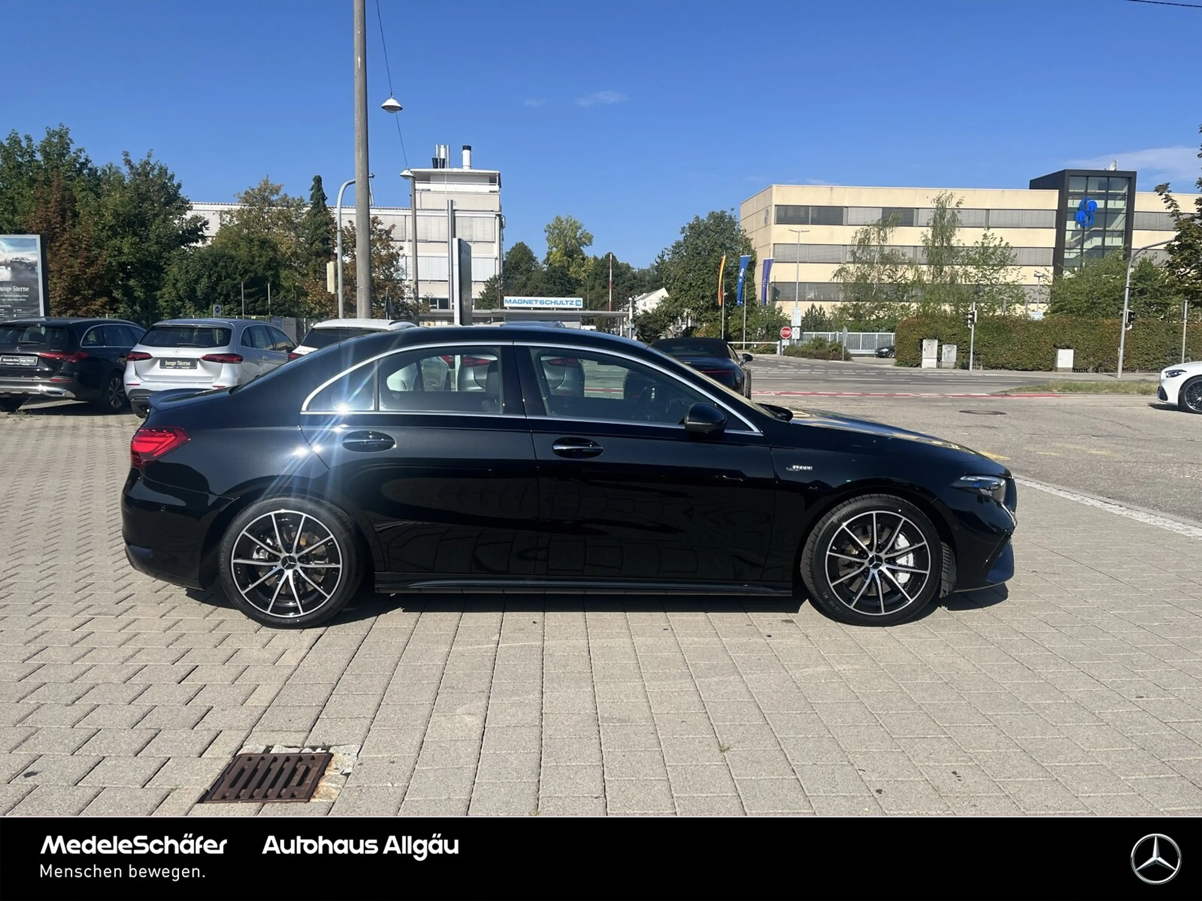 Mercedes-Benz A 35 AMG A 35 AMG 4M Limousine Fahr-Assi 360° Multibeam — photo 7