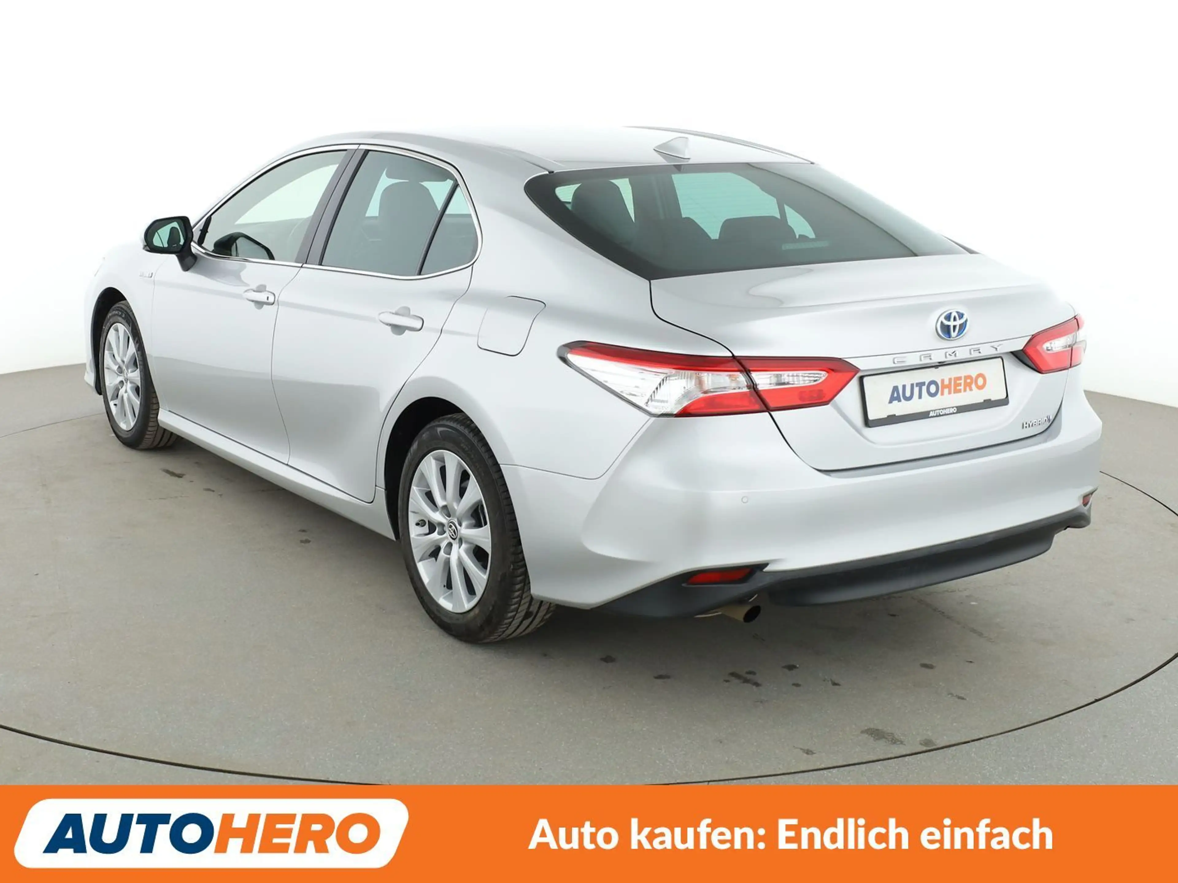 Toyota Camry 2.5 Hybrid Dynamic Aut*NAVI*ACC*CAM*PDC*SHZ* — photo 4