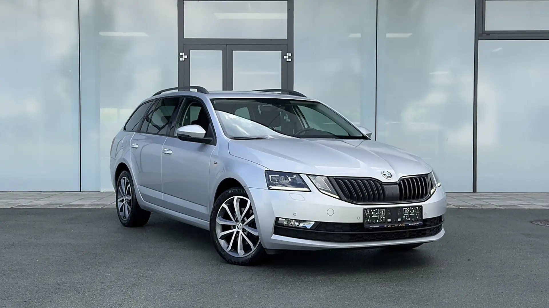 Skoda Octavia Combi 2,0 TDI Ambition Limited DSG Silber - 1