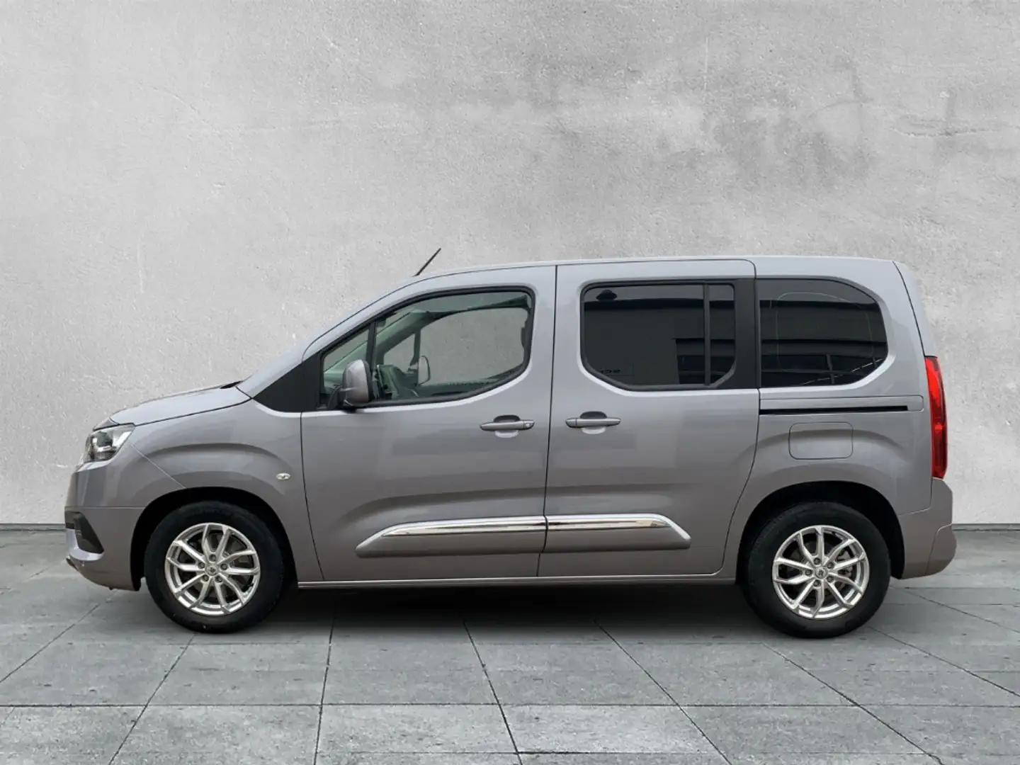Toyota Proace City VERSO COMBI 1,2 PDC+KLIMA+AHK+SHZ Zilver - 2