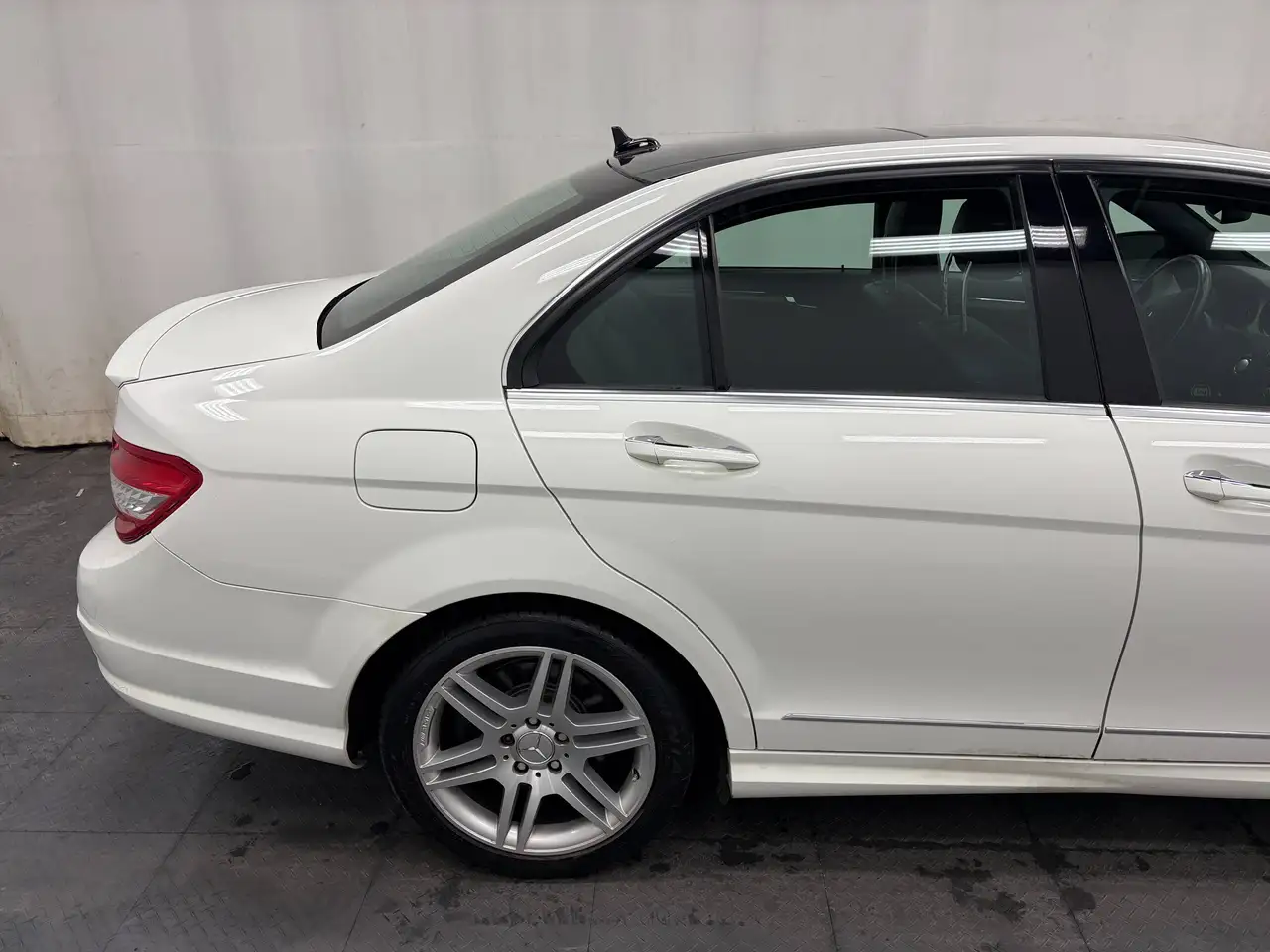 Mercedes-Benz C-Class снимка Mercedes-Benz C-Class
