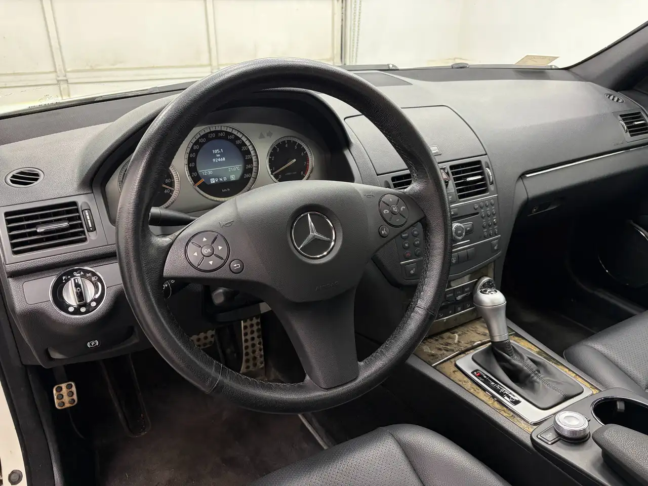 Mercedes-Benz C-Class снимка Mercedes-Benz C-Class