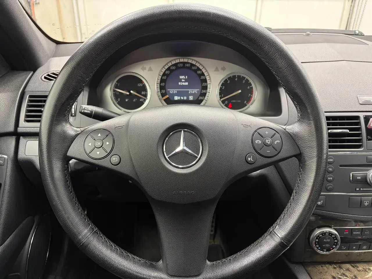 Mercedes-Benz C-Class снимка Mercedes-Benz C-Class