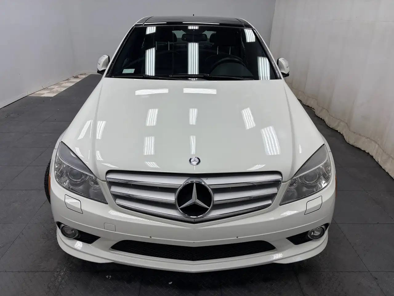 Mercedes-Benz C-Class снимка Mercedes-Benz C-Class