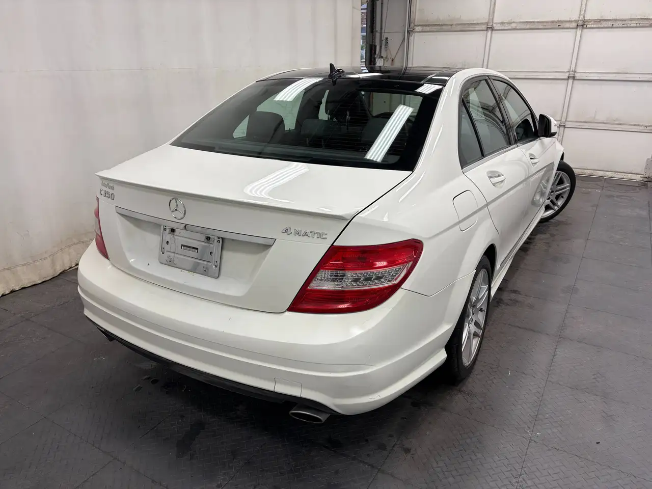 Mercedes-Benz C-Class снимка Mercedes-Benz C-Class