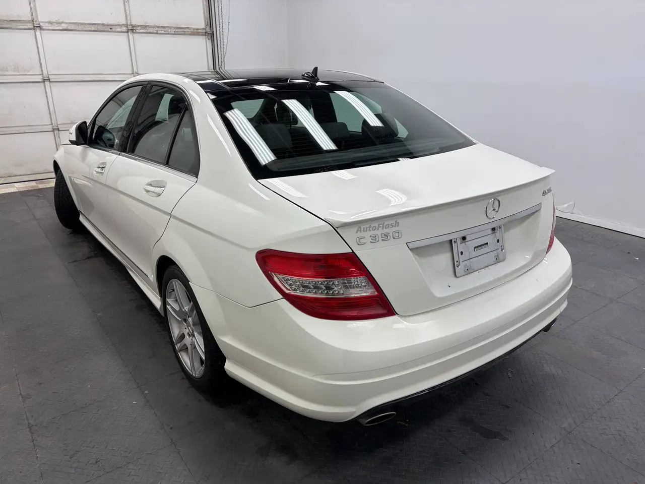 Mercedes-Benz C-Class снимка Mercedes-Benz C-Class