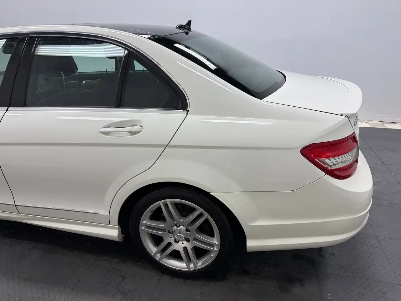 Mercedes-Benz C-Class снимка Mercedes-Benz C-Class