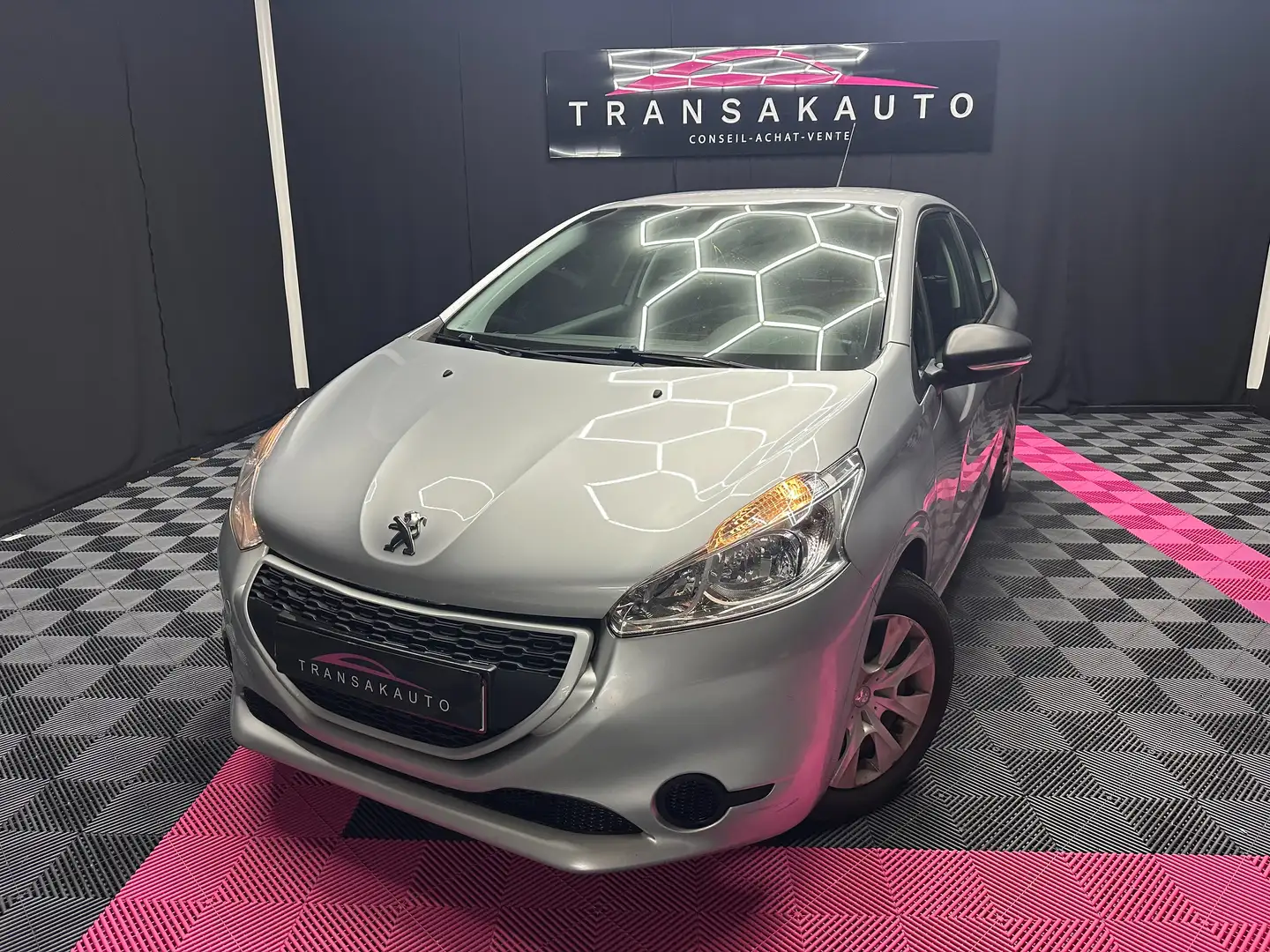 Peugeot 208 208 1.2i Courroie changée / Garantie 12 Mois Grau - 1