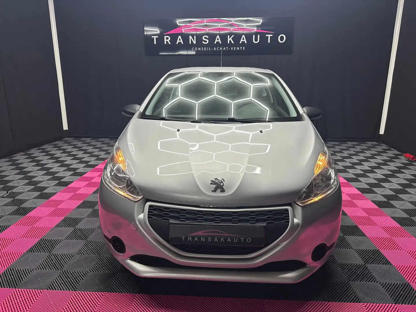 Peugeot 208 208 1.2i Courroie changée / Garantie 12 Mois Grau - 2