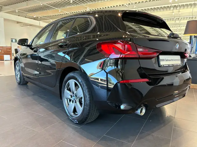 BMW 1 Series view 5