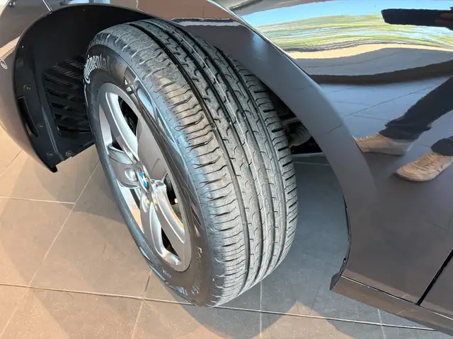 BMW 1 Series view 3