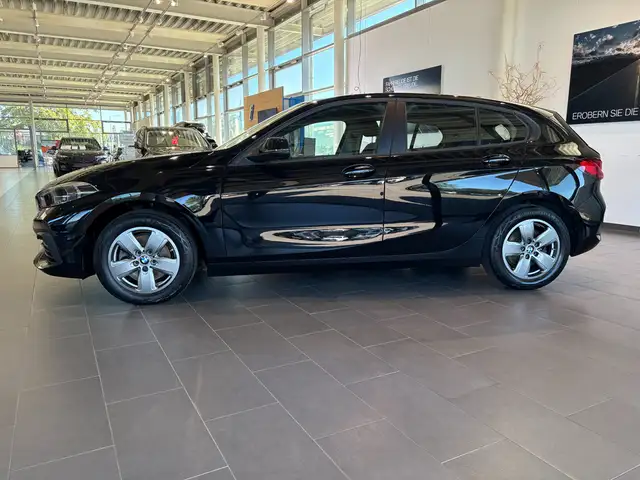 BMW 1 Series view 4