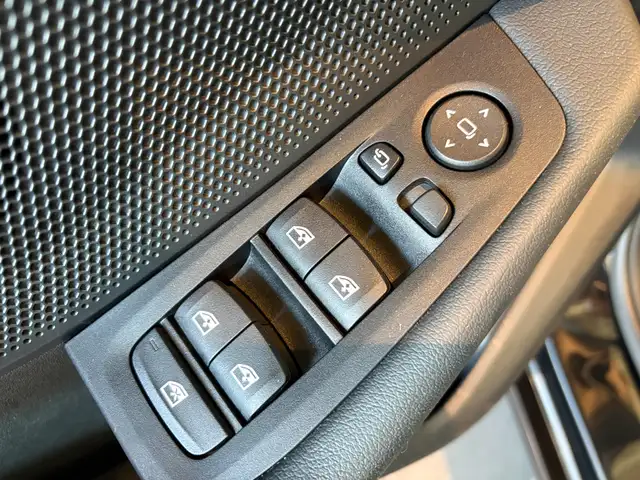 BMW 1 Series view 24