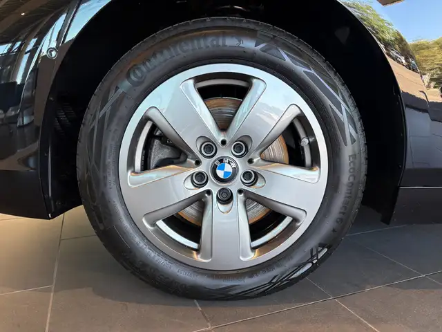 BMW 1 Series view 10