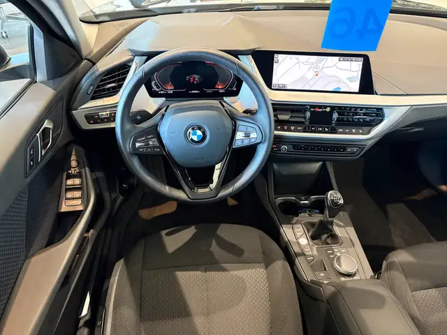 BMW 1 Series view 14