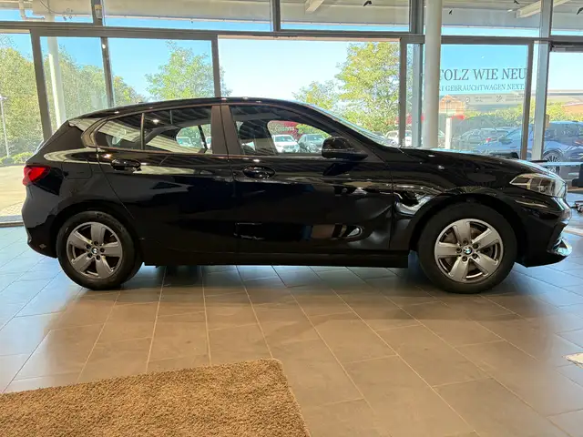 BMW 1 Series view 8