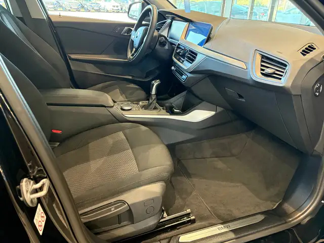 BMW 1 Series view 28