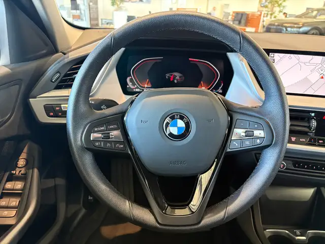 BMW 1 Series view 17