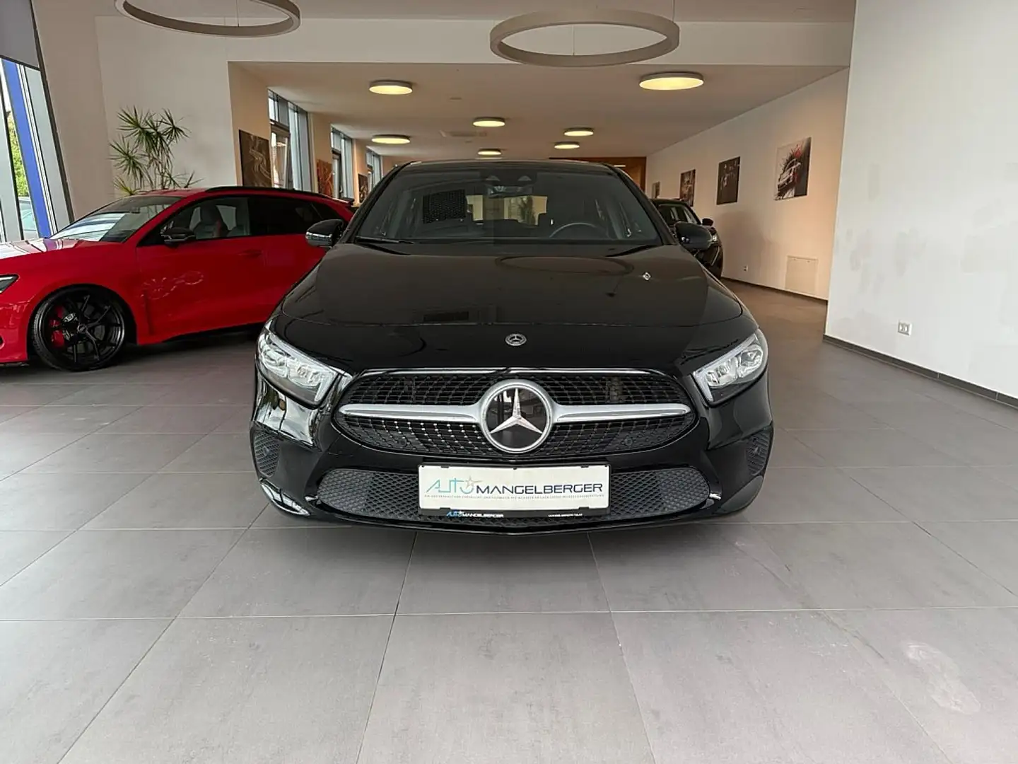 Mercedes-Benz A 180 d Limousine Aut. Schwarz - 2