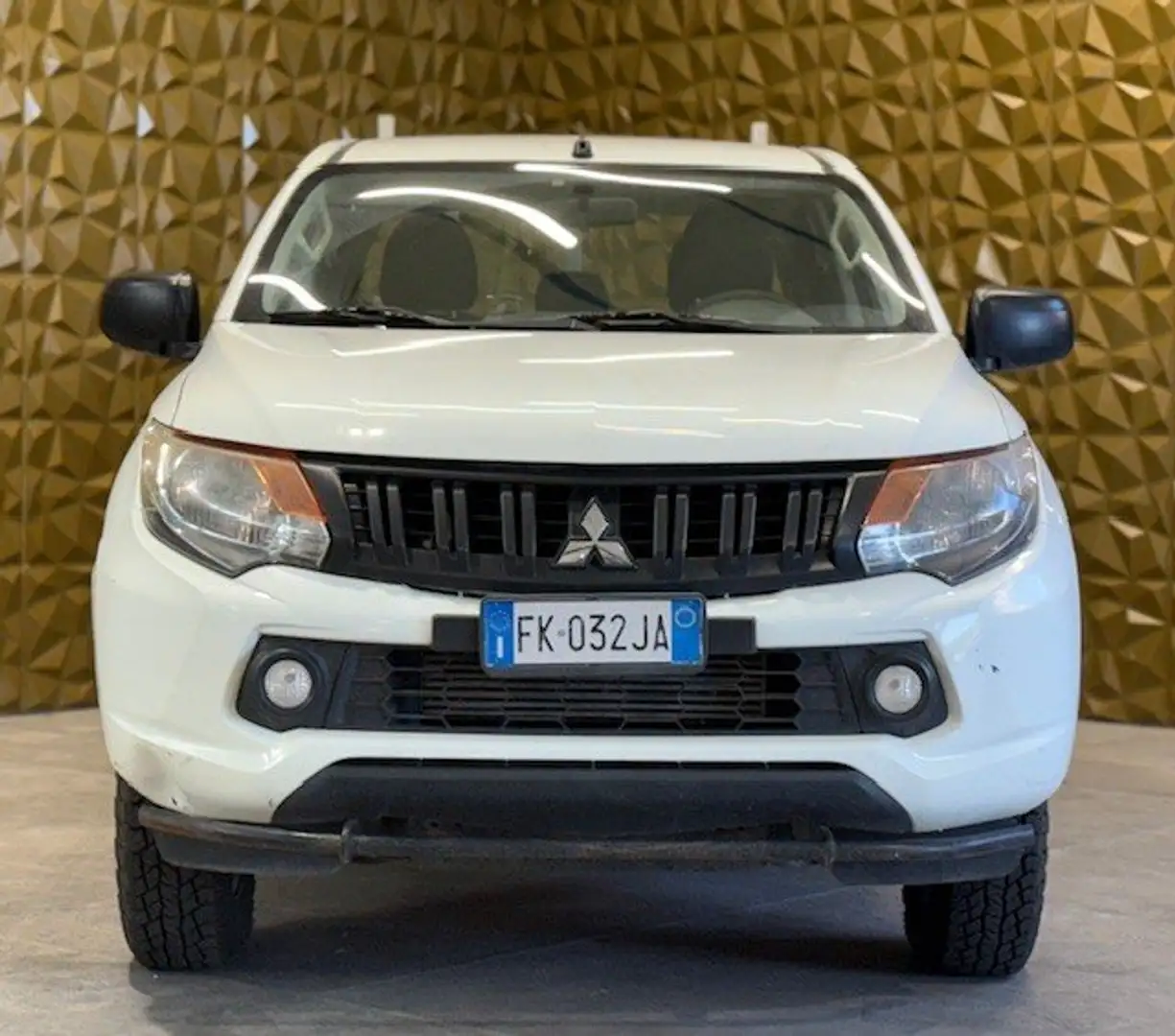 Mitsubishi L200 L200 2.4d Invite 4wd 154cv N1 Bianco - 1