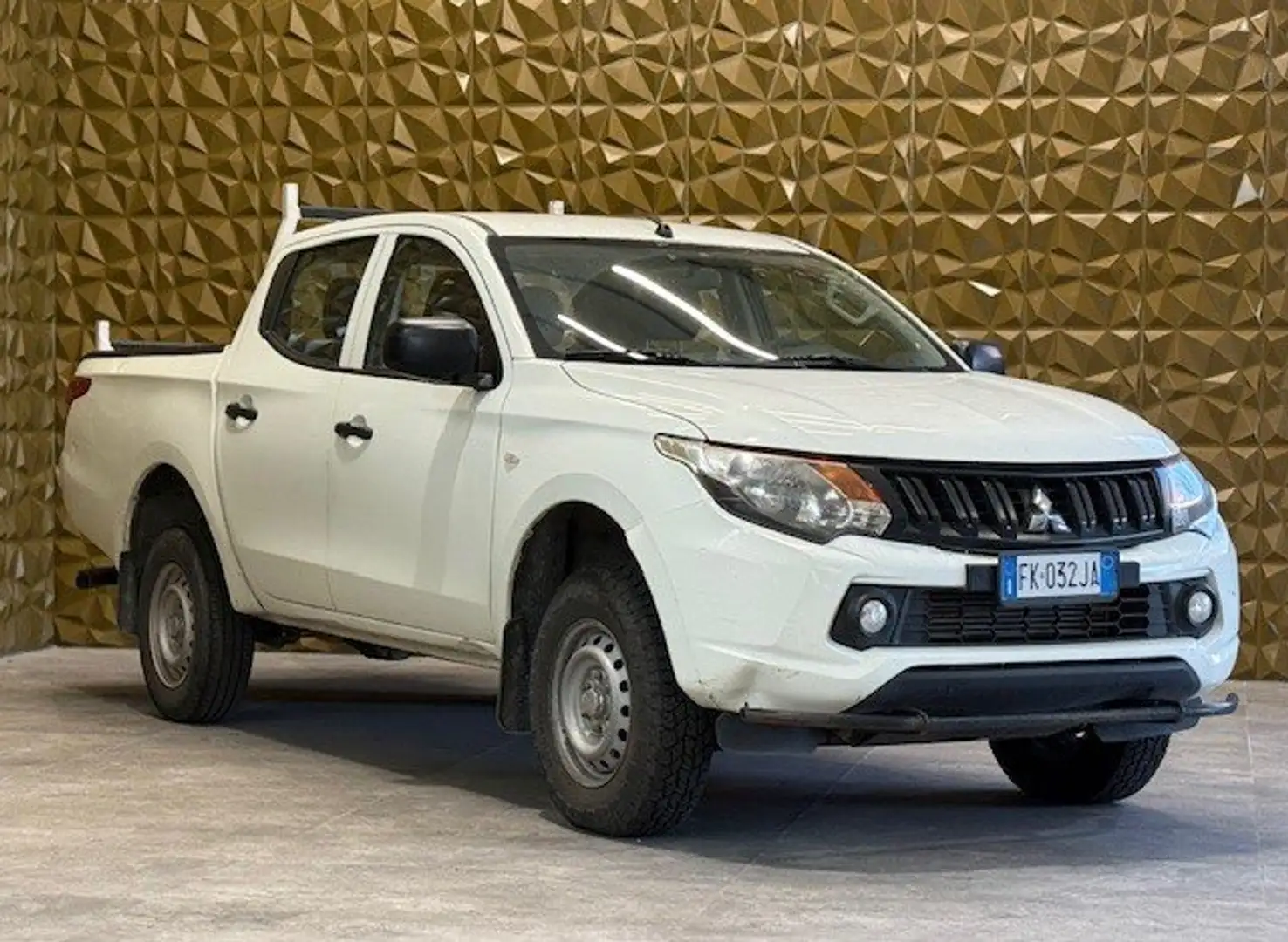 Mitsubishi L200 L200 2.4d Invite 4wd 154cv N1 Bianco - 2