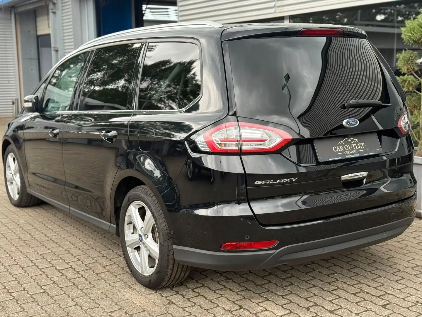 Ford Galaxy 2.0 Titanium | 7-Sitzer | Pano | Leder Schwarz - 2