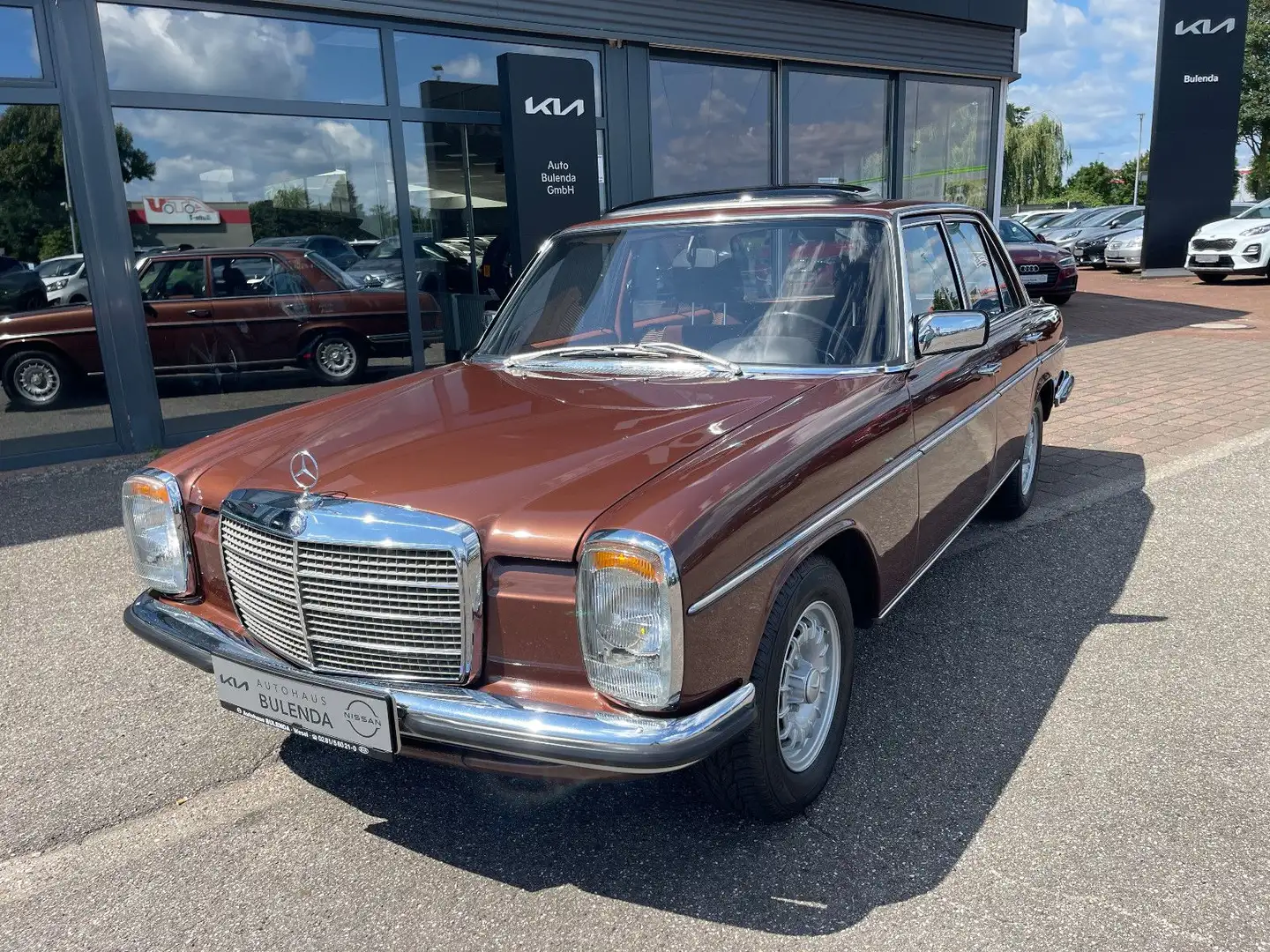 Mercedes-Benz 280 Hnědá - 2