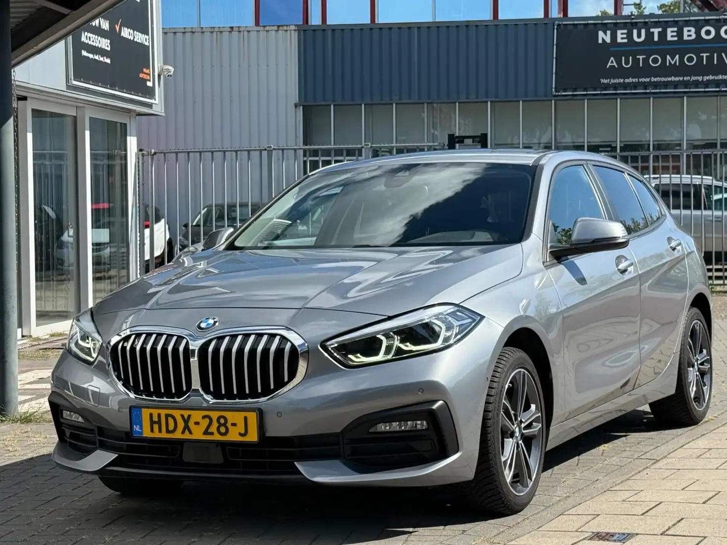 BMW 118 1-serie 118i Introduction Edition Automaat - Navig Grijs - 2