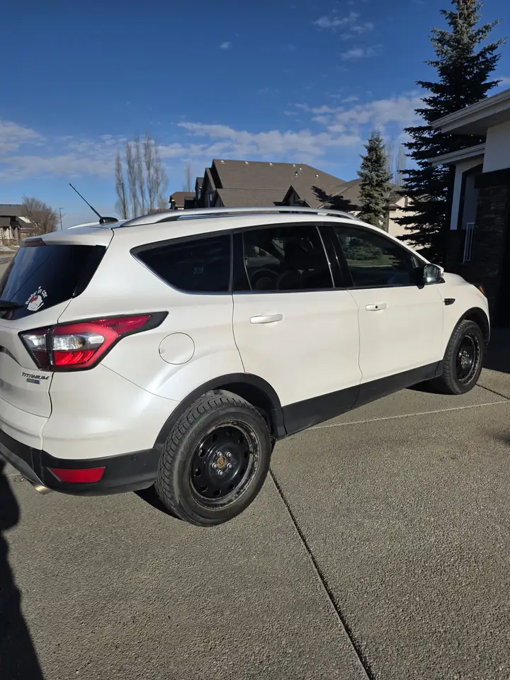 Ford Escape снимка Ford Escape