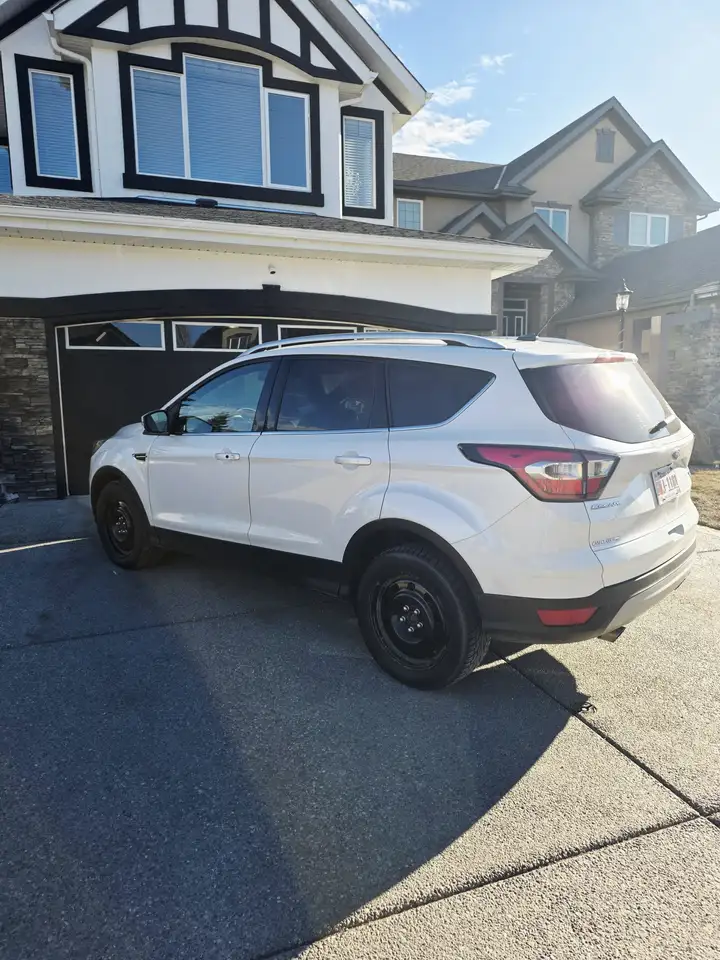 Ford Escape снимка Ford Escape
