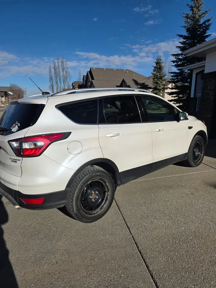 Ford Escape снимка Ford Escape