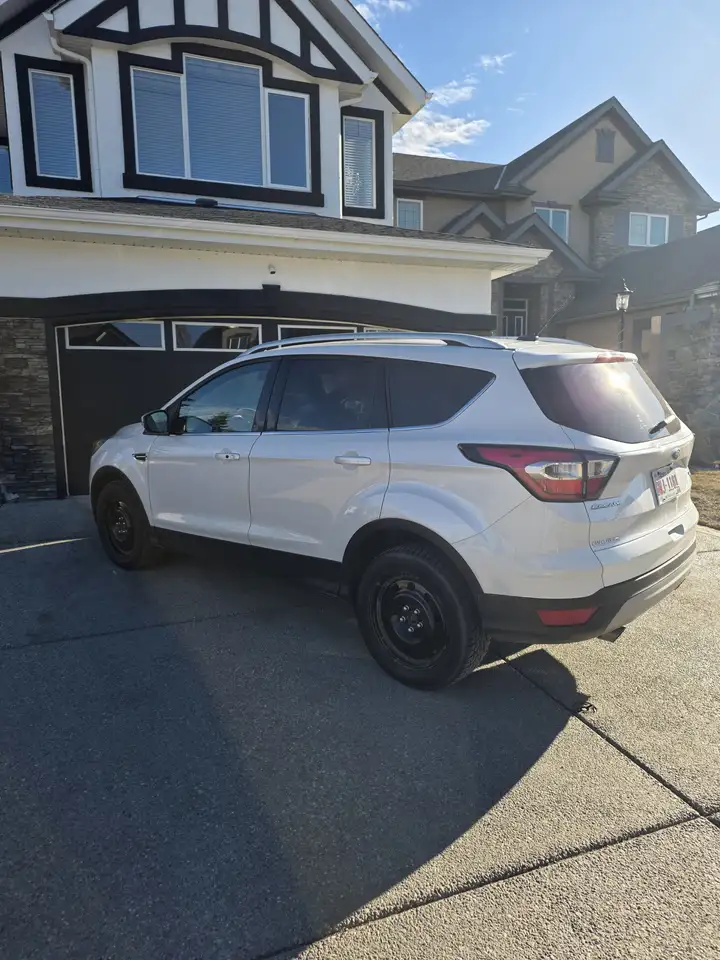 Ford Escape снимка Ford Escape