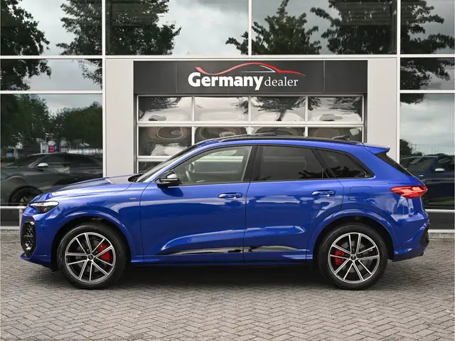 Audi Q5 view 12
