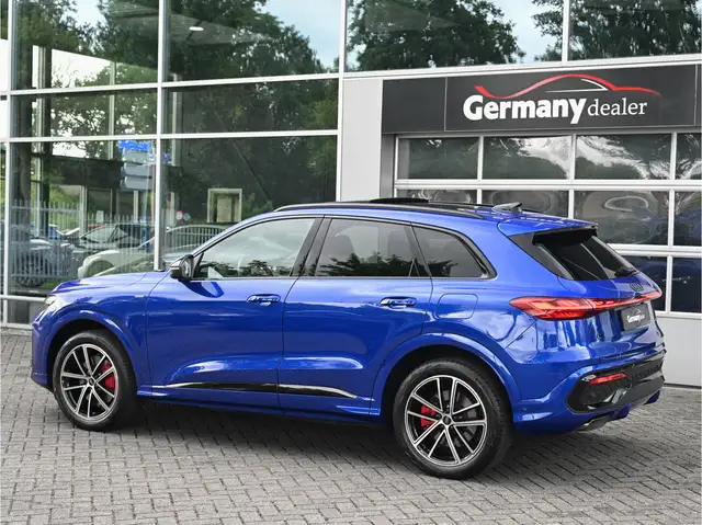 Audi Q5 view 9