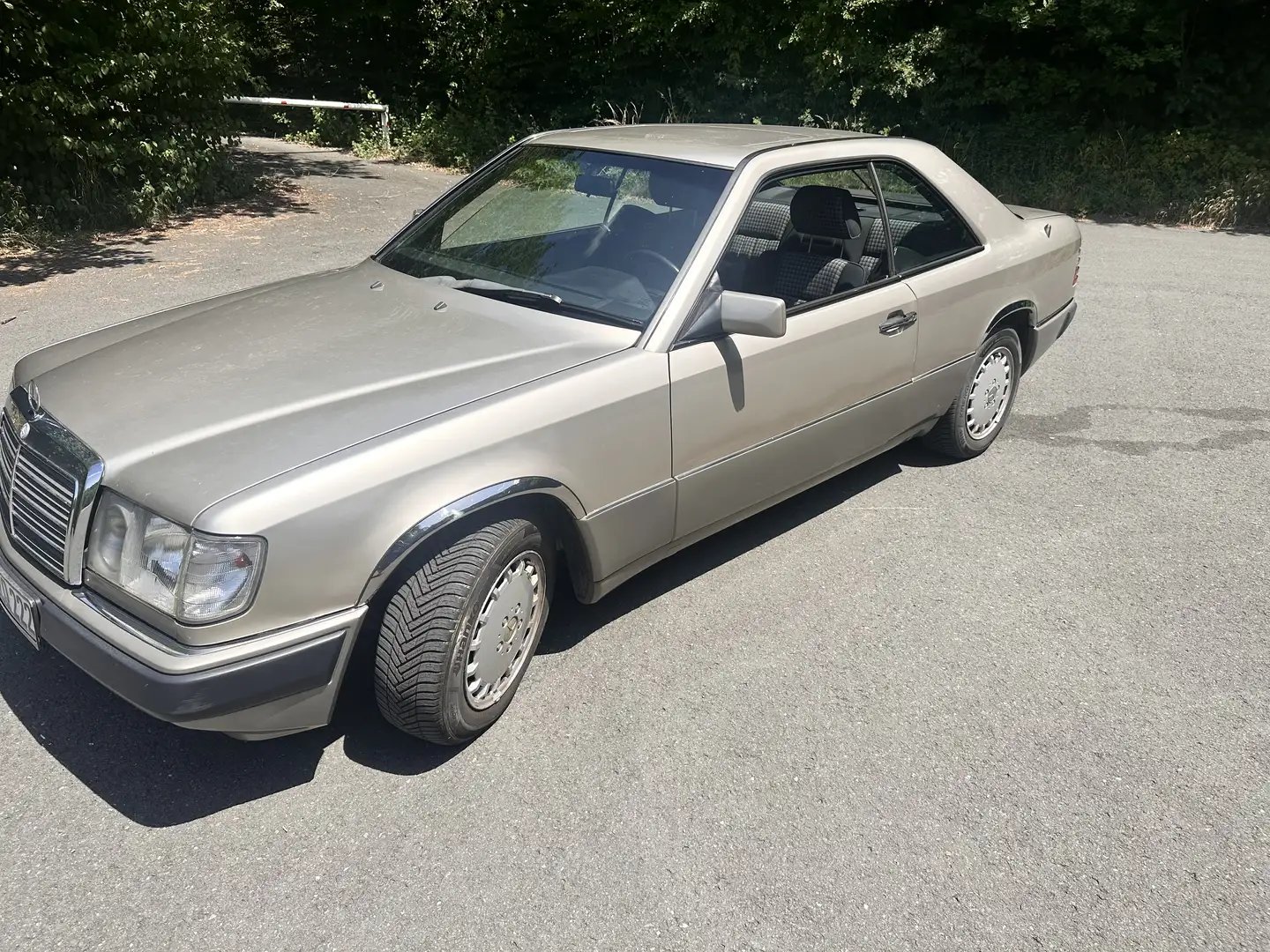 Mercedes-Benz E 230 W124 C124 230C Coupé TOP Zustand und Ausstattung Plateado - 2
