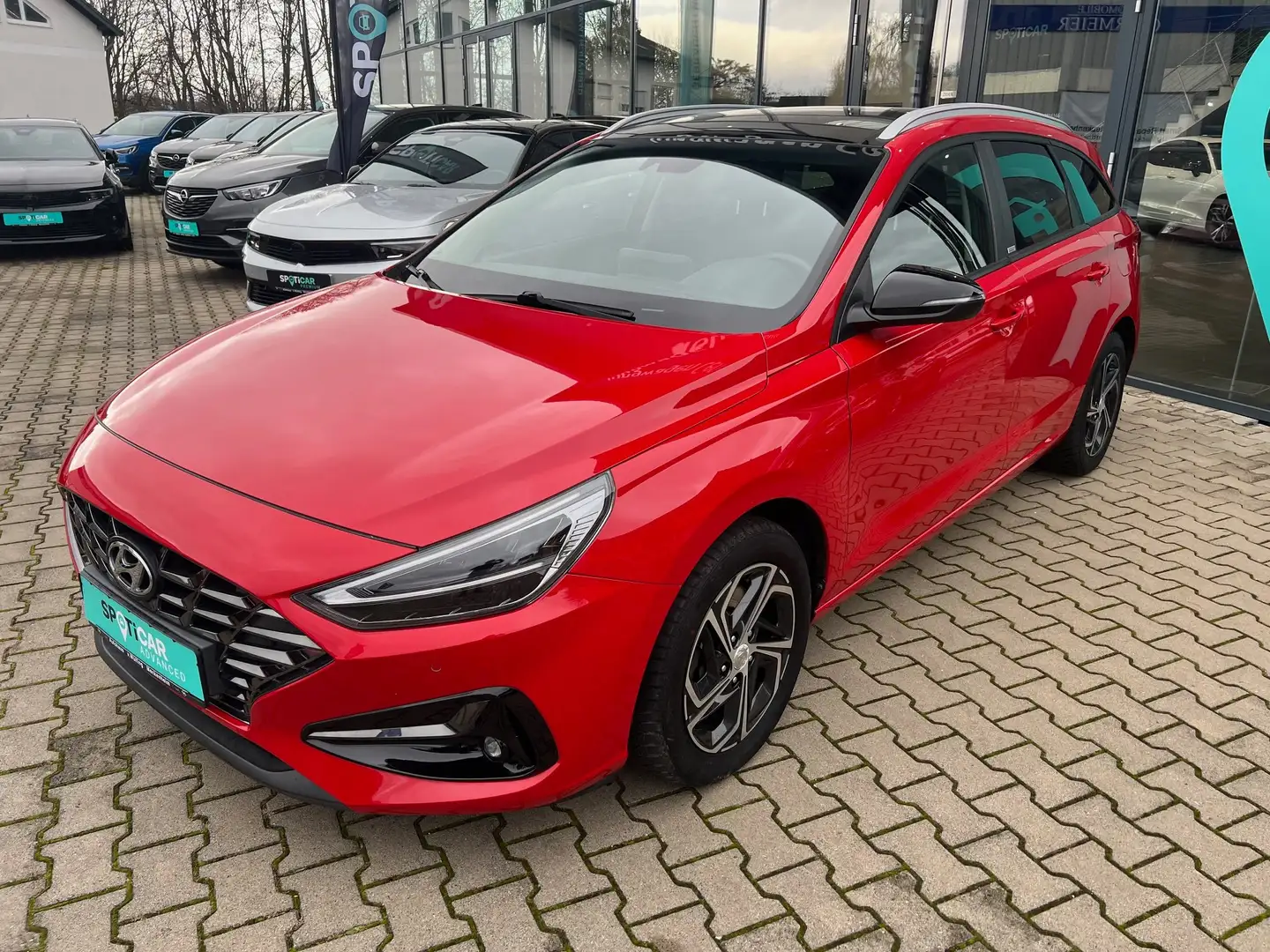 Hyundai i30 Intro Edition 1.6 CRDI Automatik +Panoramadach+ Roşu - 2