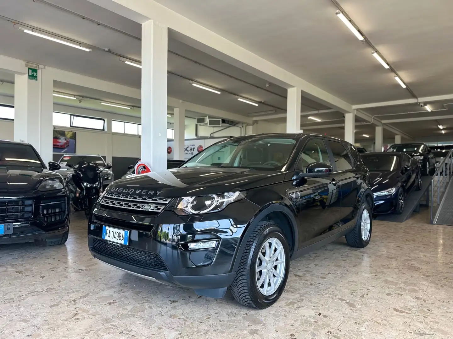 Land Rover Discovery Sport Discovery Sport 2.2 TD4 SE Чорний - 1