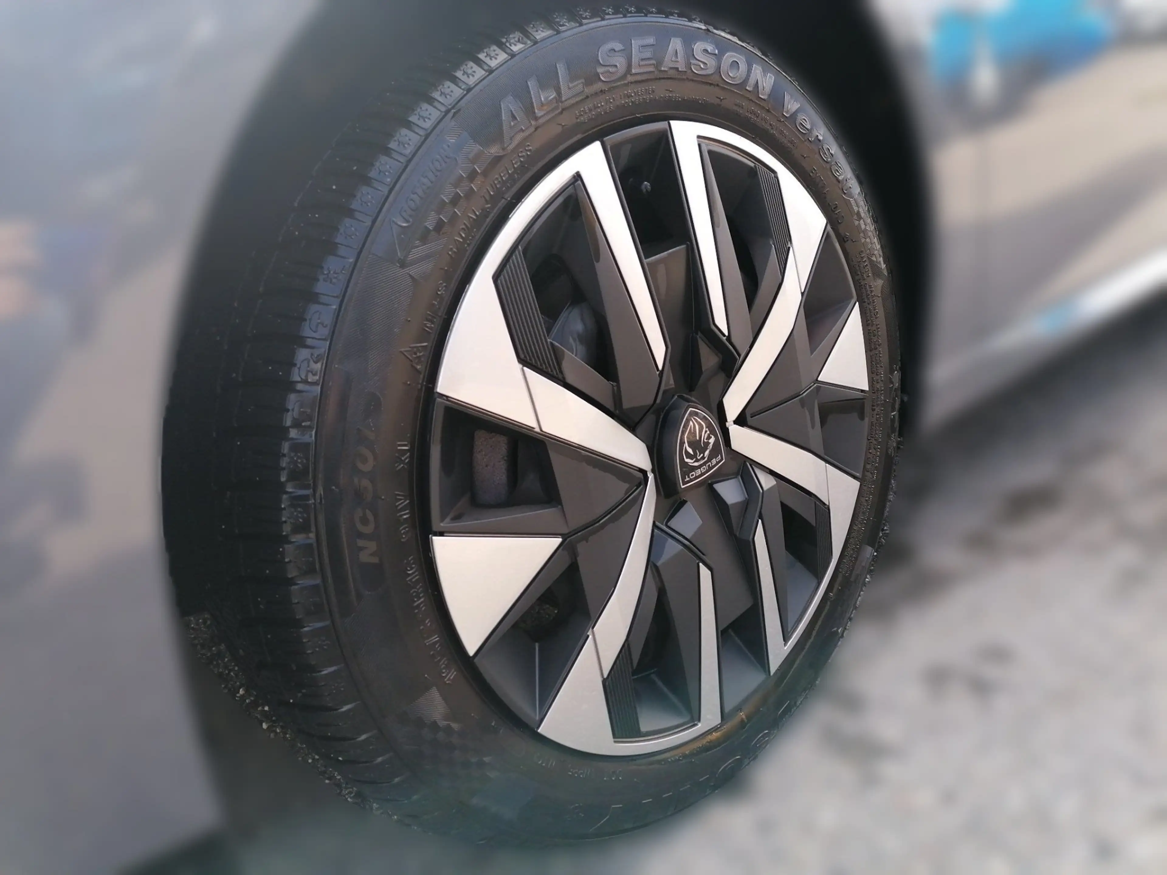 Peugeot 208 1.2 PureTech 100 Active Sitzheiz. Facelift — photo 4