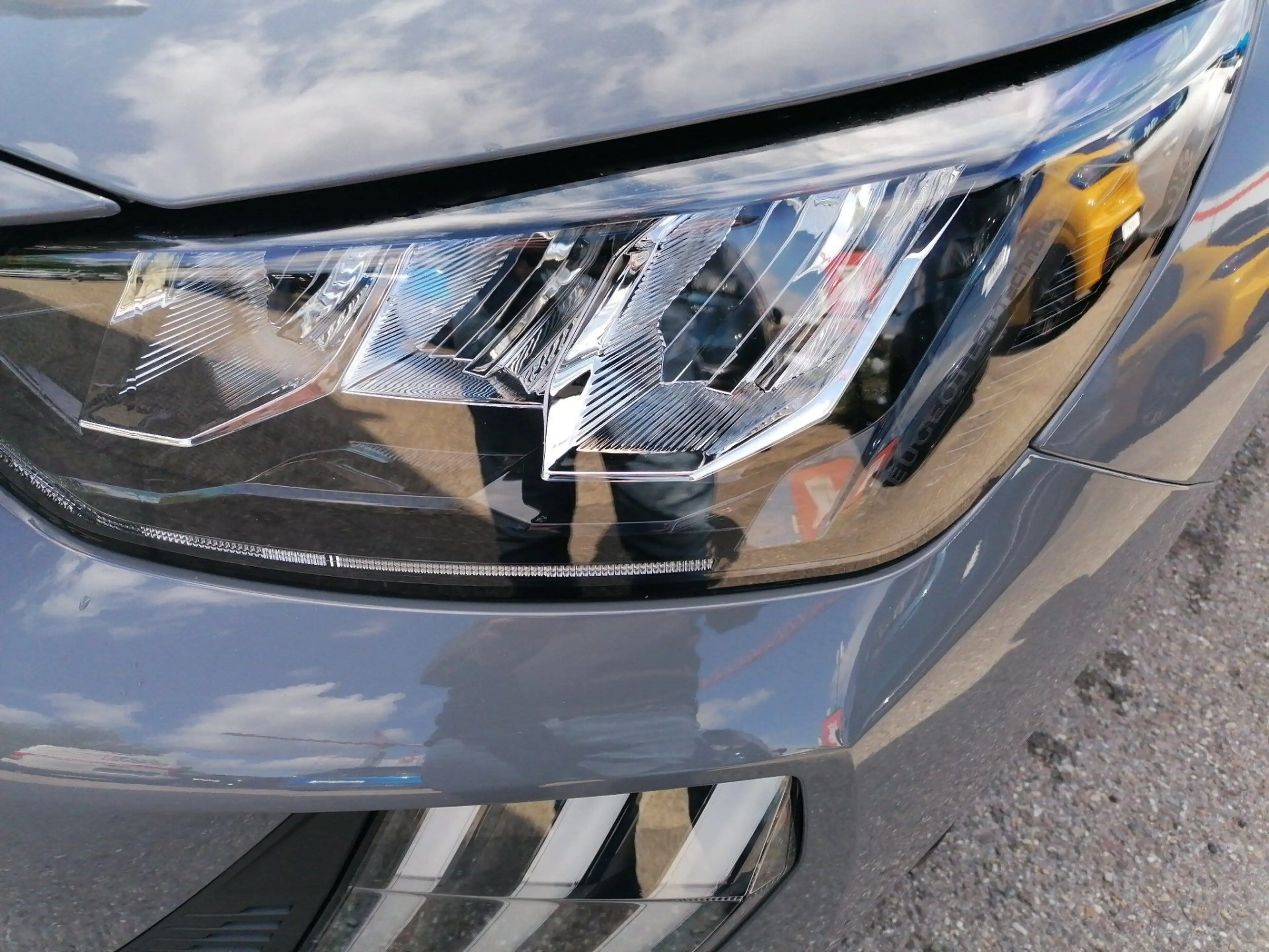 Peugeot 208 1.2 PureTech 100 Active Sitzheiz. Facelift — photo 3