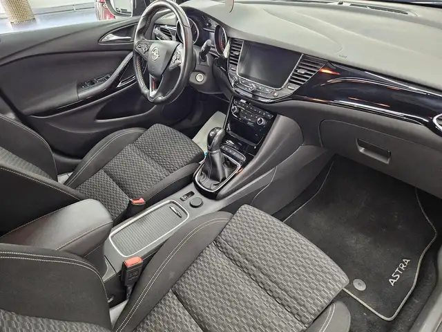 Opel Astra view 13