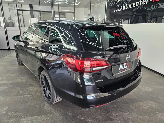 Opel Astra view 7