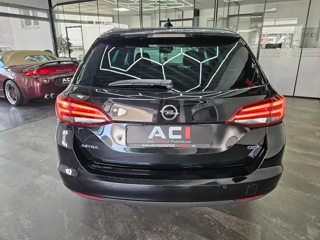 Opel Astra view 8