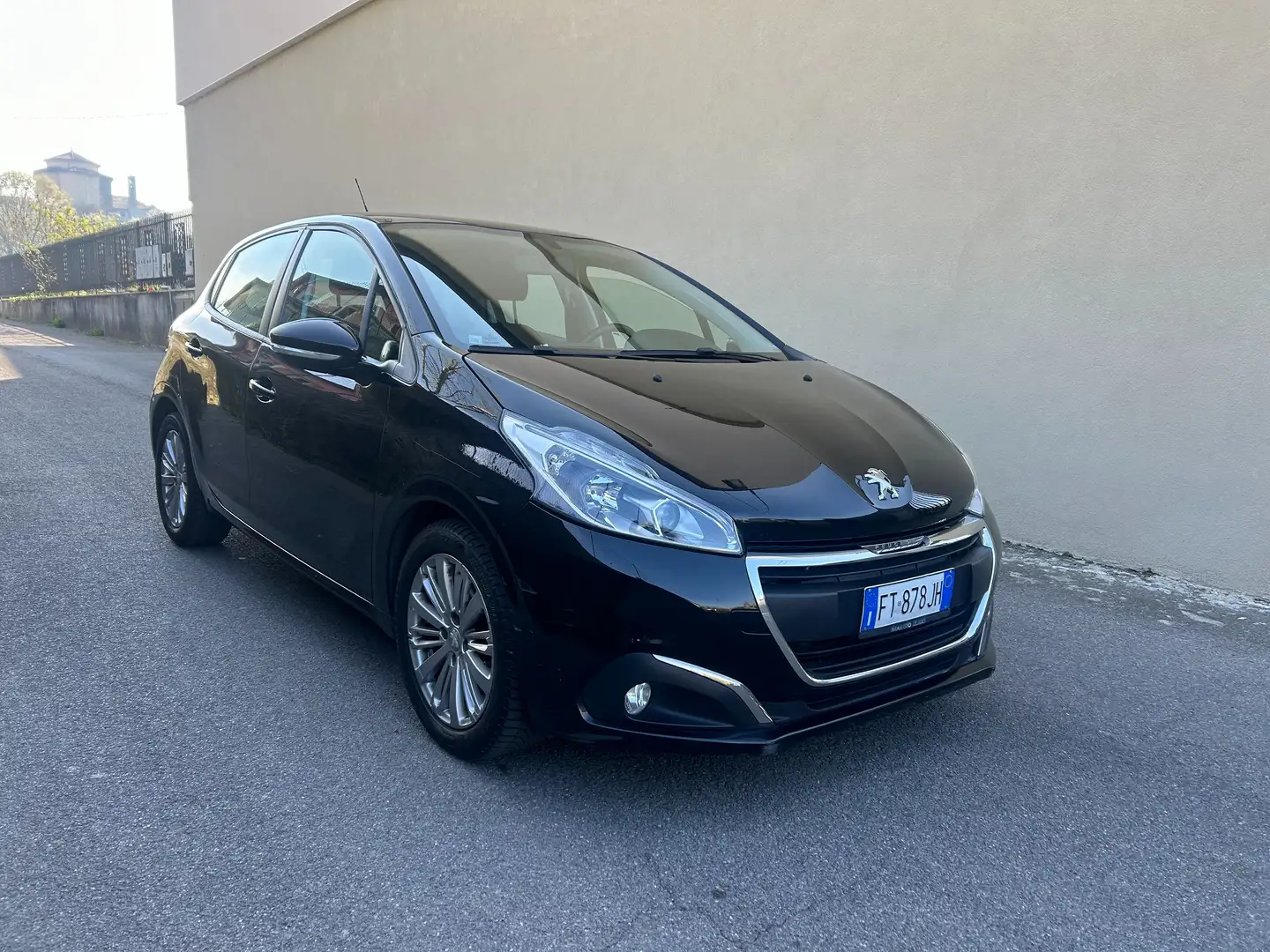 Peugeot 208 208 5p 1.2 puretech Active s Zwart - 2