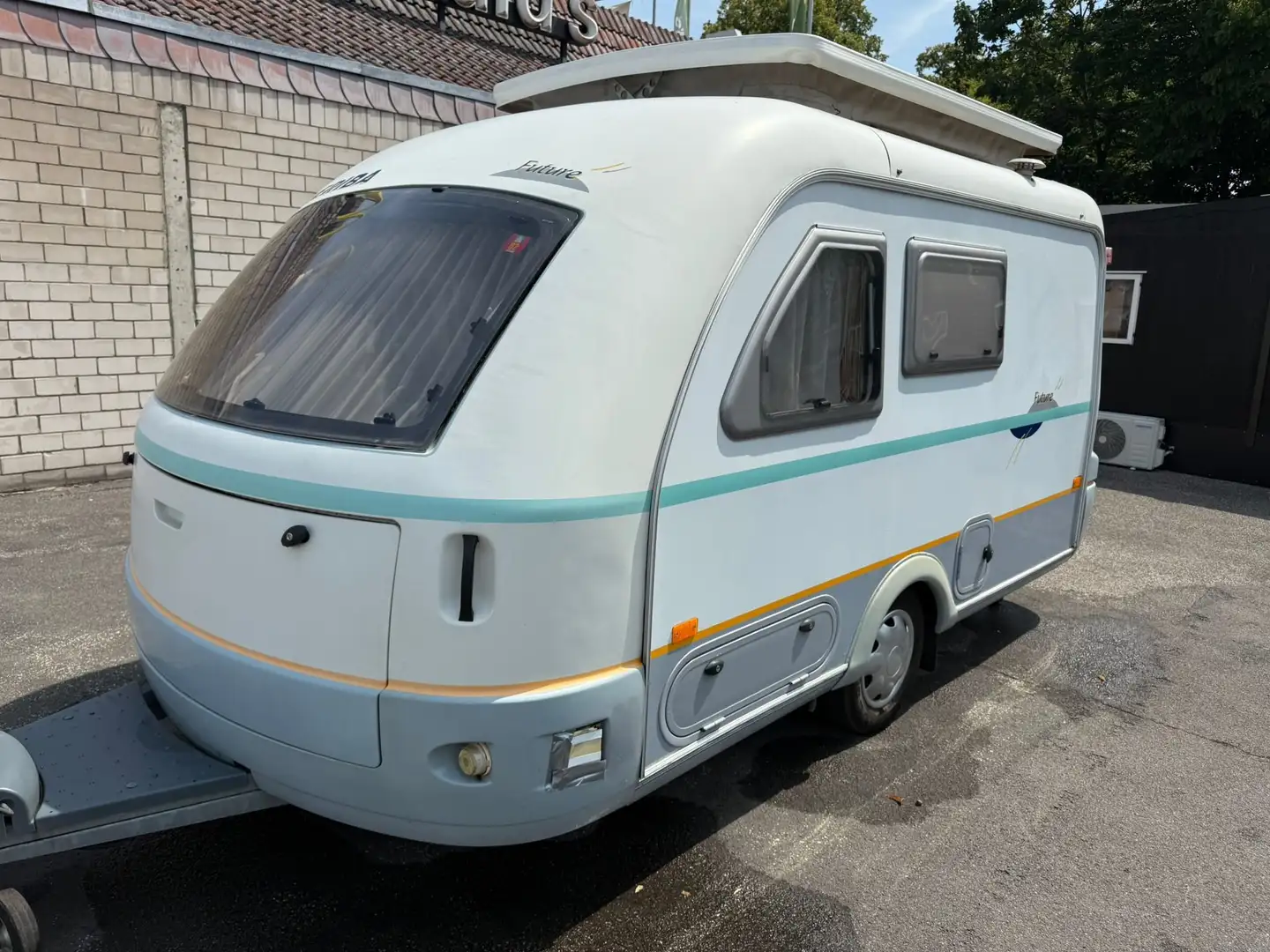 Hymer/Eriba Future 430 - 2 Sitzgruppen - 1